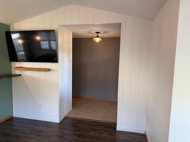 Building Photo - Remodeled 3BR 3BA Duplex in Black Earth –  $2650 month