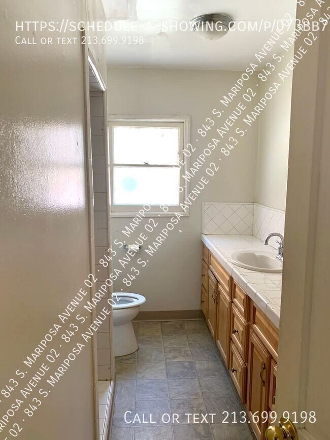 Building Photo - 843 S Mariposa Ave