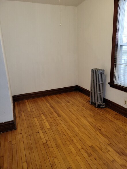 Building Photo - 3051 N Leavitt St