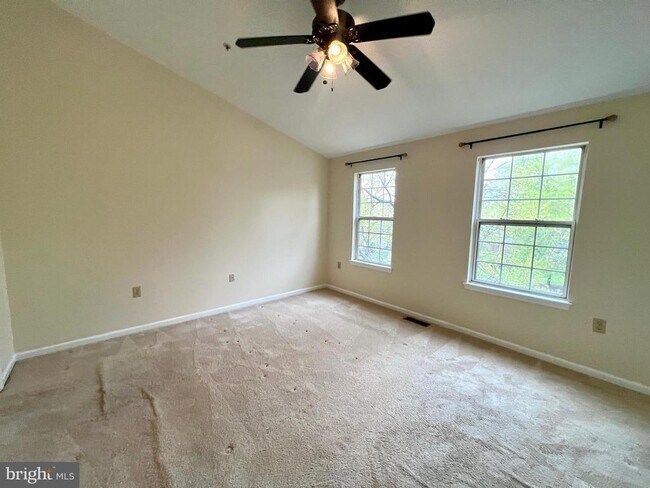 Building Photo - 2095 Pawlet Dr