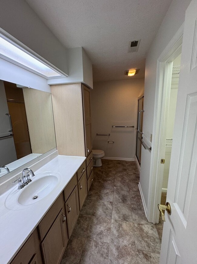 Building Photo - Single level duplex