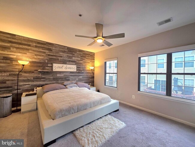 Building Photo - 5300 Arapaho Ln