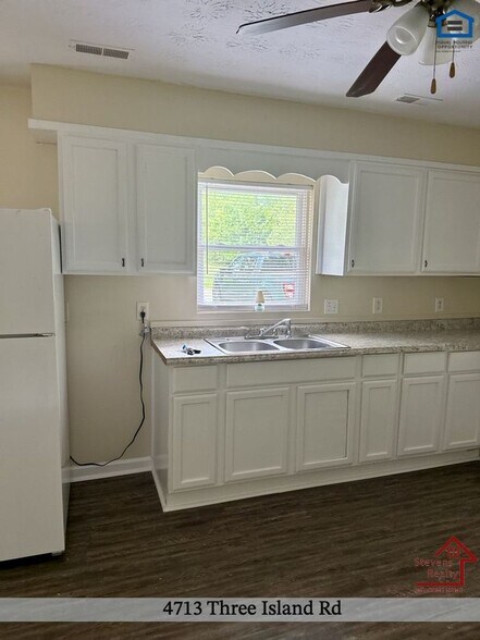 Building Photo - 4713 3 Island Rd