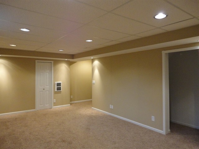 Building Photo - 744 Ridge View Dr