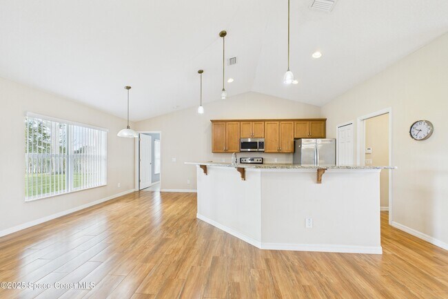 Building Photo - 1936 Gloria Cir