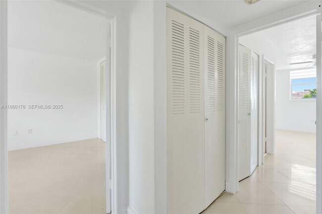 Building Photo - 1475 NE 125th Terrace