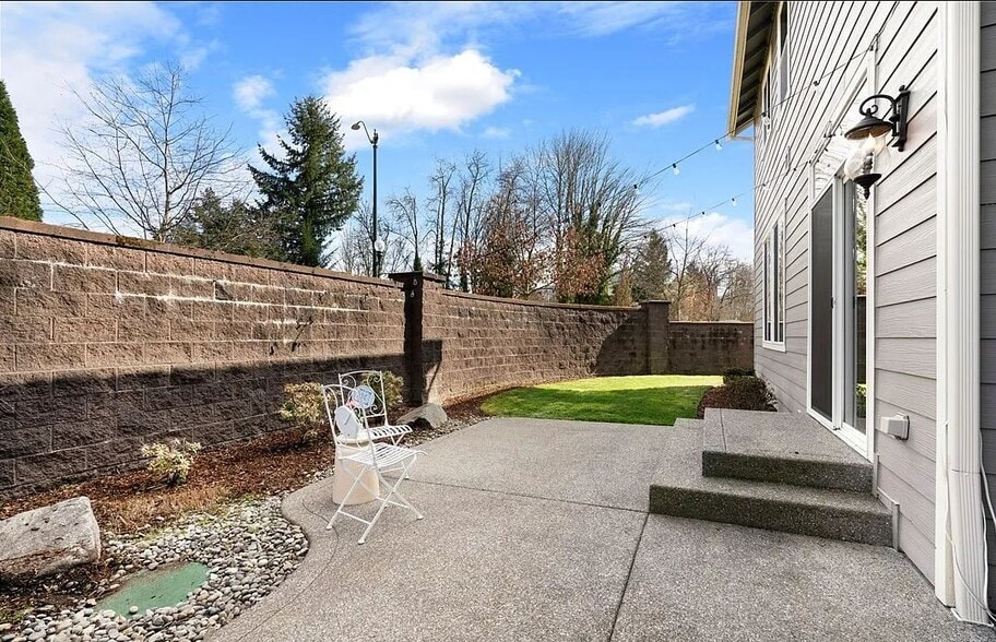 Building Photo - 1621 Bellerive Way SE