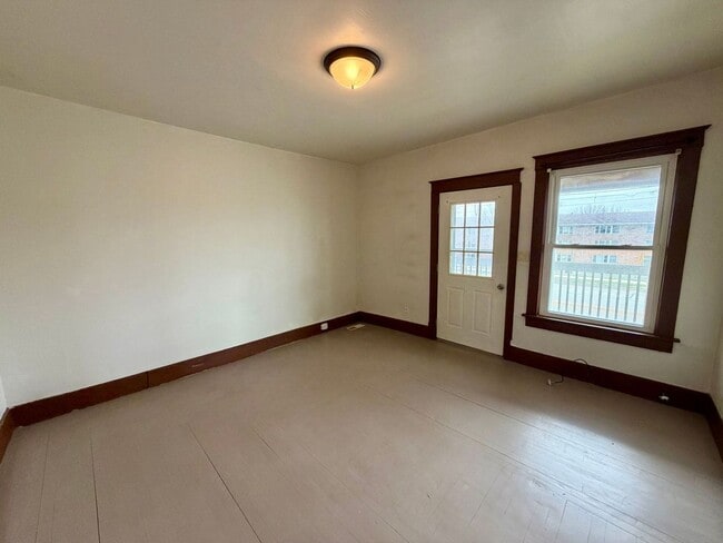 Building Photo - 1305 Merrill Ave