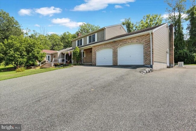 Building Photo - 20 Lehland Dr