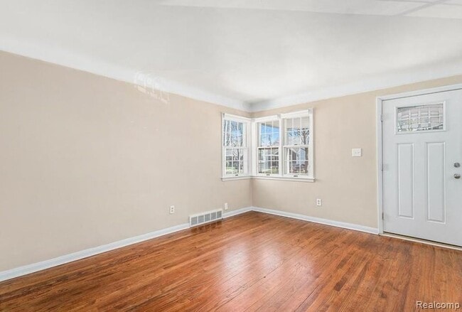 Building Photo - 633 N Dorchester Ave