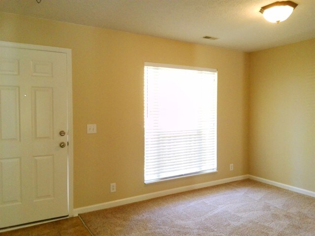 Building Photo - 300 Ella St