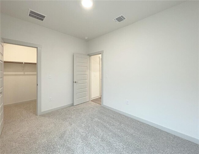 Building Photo - 10501 Defender Trl