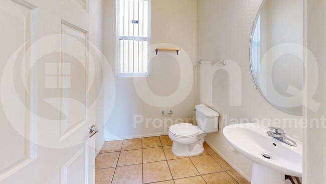 Building Photo - 1351 Burdock Dr S