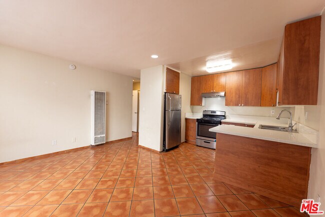 Building Photo - 947 Westmoreland Ave