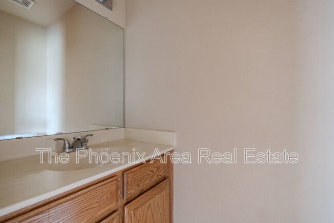 Building Photo - 2985 N Oregon St