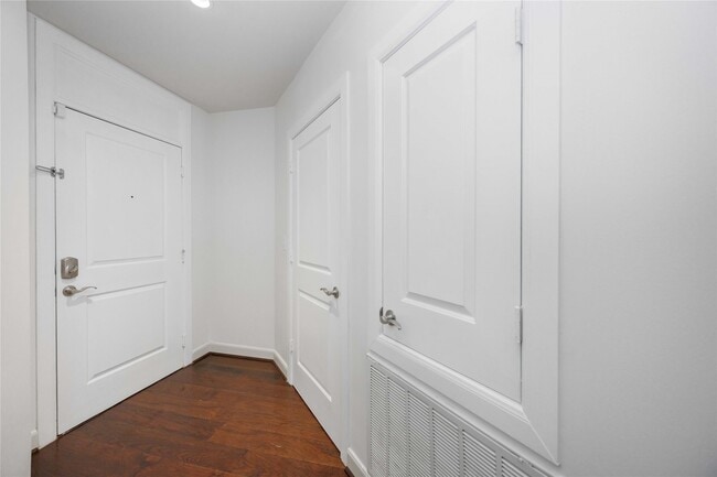 Building Photo - 1010 Rosine St