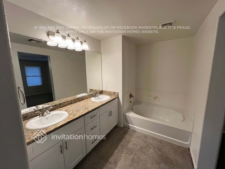 Building Photo - 5816 E Harmony Ave