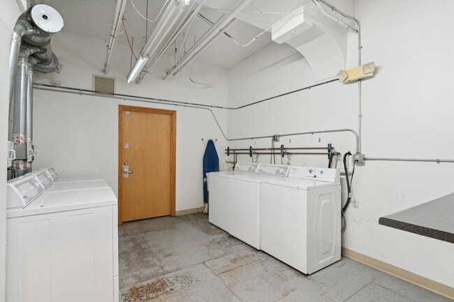 Building Photo - 488 Wabasha St N