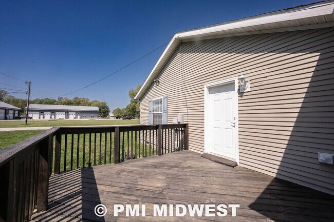 Building Photo - "Charming 4-Bedroom Home with 2 Full Baths in Arcadia – Your Spacious Retreat Awaits!"