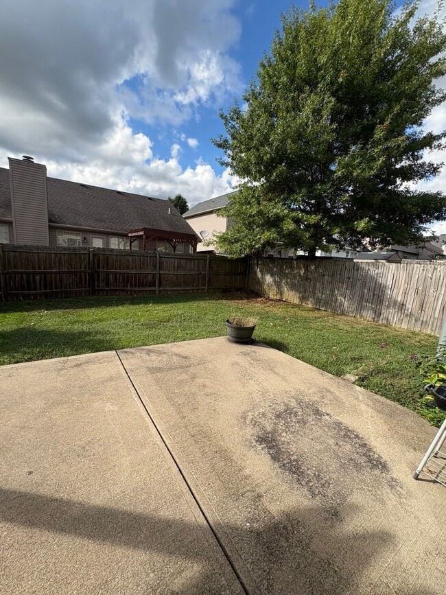Building Photo - WOW! 3 bedroom/2 bath with garage.