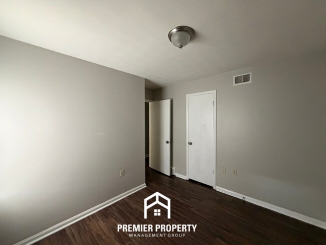 Building Photo - 3712 Covington Pike