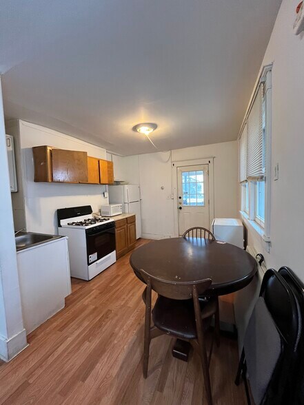 Primary Photo - 6 Hamilton St