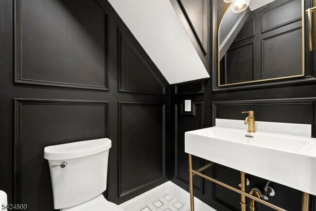 Building Photo - 40 Edgewood Rd