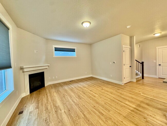 Building Photo - What Beauty! Live with serenity ~ Short distance to the heart of hazel Dell