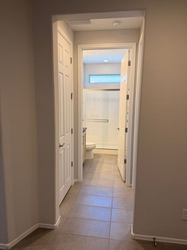 Building Photo - 2 Bed 2 Bath + Den Long-Term Rental in Anthem at Merrill Ranch!