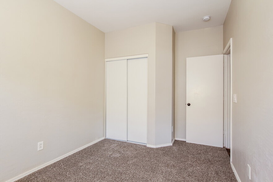 Building Photo - 12917 W Aster Dr