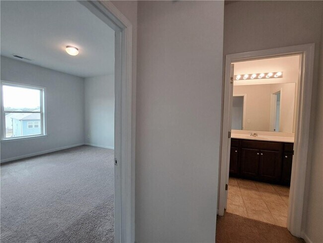 Building Photo - 3329 Long Creek Dr