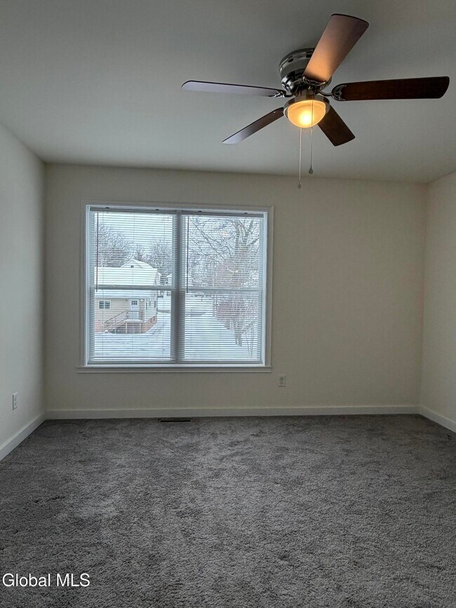 Building Photo - 36 Vly Rd