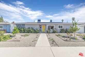 Building Photo - 8540 Jumilla Ave