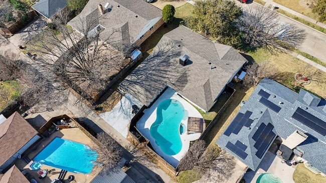 Building Photo - 3204 Lynbrook Dr
