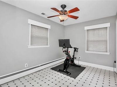 Building Photo - 3419 Country Club Dr