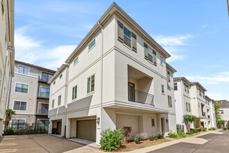 Building Photo - 18 Hermann Park Ct