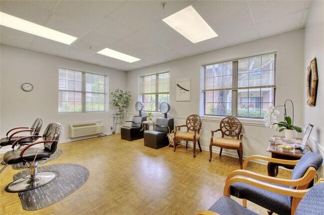 Building Photo - 425 Mount Vernon Hwy NE