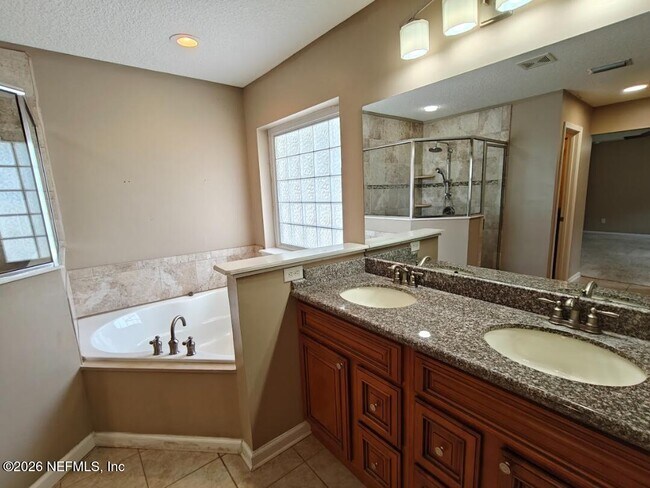 Building Photo - 4076 Everett Ave