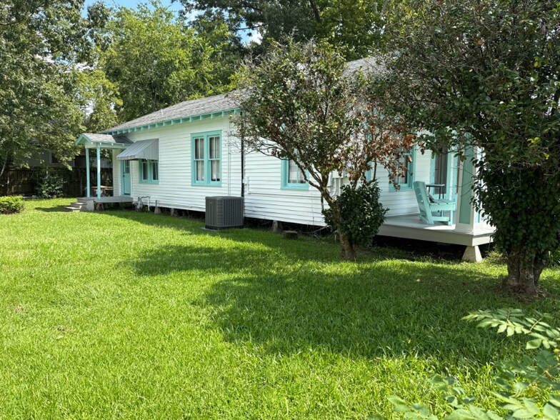 Building Photo - 416 Voorhies St