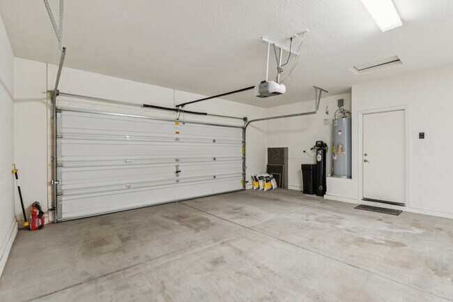 Building Photo - 4127 E Thunderheart Trail
