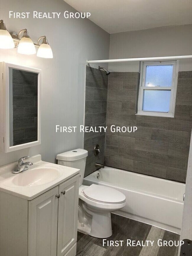Building Photo - 305 N Broadway-#7