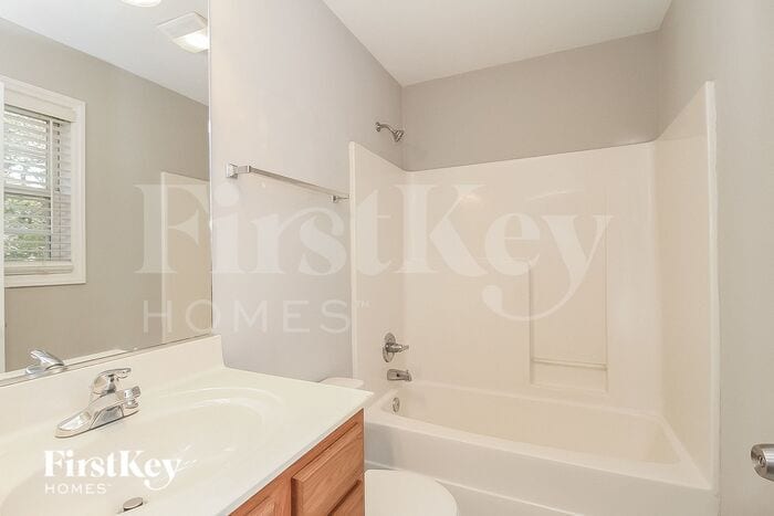 Building Photo - 950 Buckhorn Ct