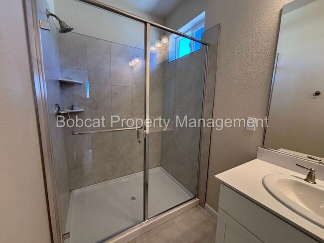 Building Photo - 852 Furlong Dr