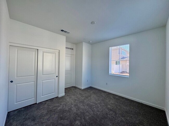 Building Photo - Brand new 4 bedroom Winchester home with a...
