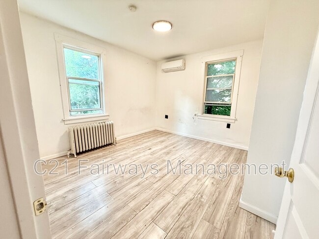 Building Photo - 2811 Brentwood Ave