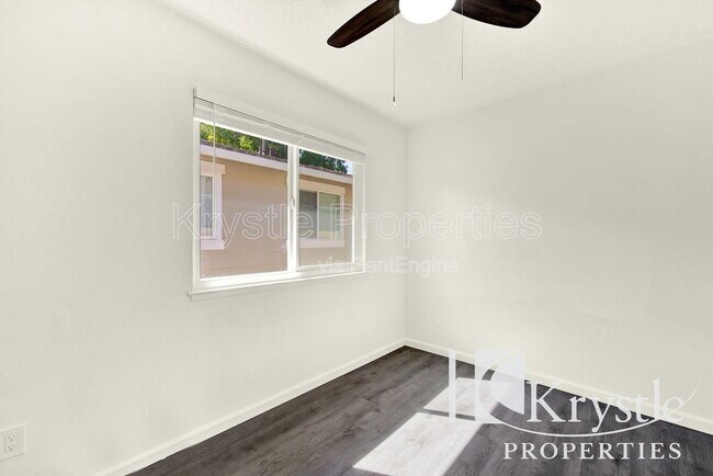 Building Photo - 63 Parrott St