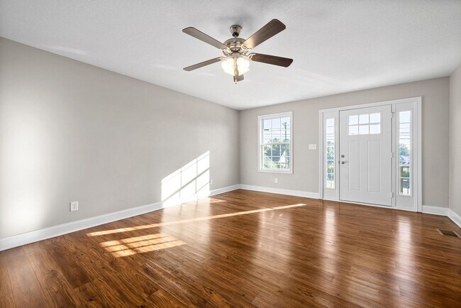 Building Photo - Stunning home ready to make yours !