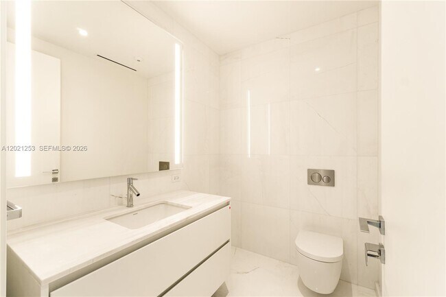 Building Photo - 300 Biscayne Blvd Way