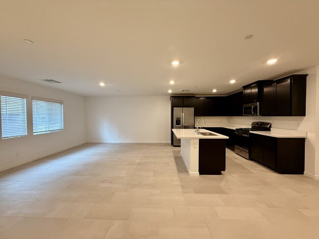 Building Photo - 3 BED 2.5 BATH 2 BALCONY 2 CAR GARAGE TOWNHOUSE IN HENDERSON FOR RENT!!