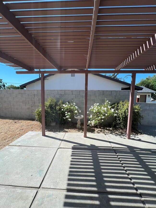 Building Photo - 963 Talbert Ave